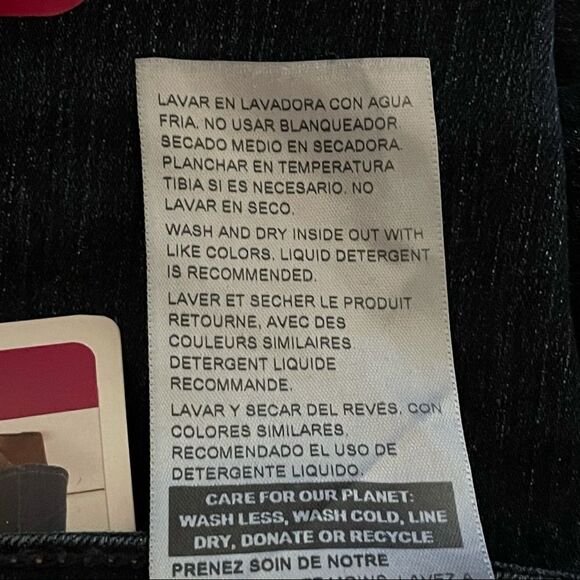 NWT Gorgeous Levi's Signature Sz 22 Modern Boot Cut Jeans Dark Blue Denim - Picture 16 of 16